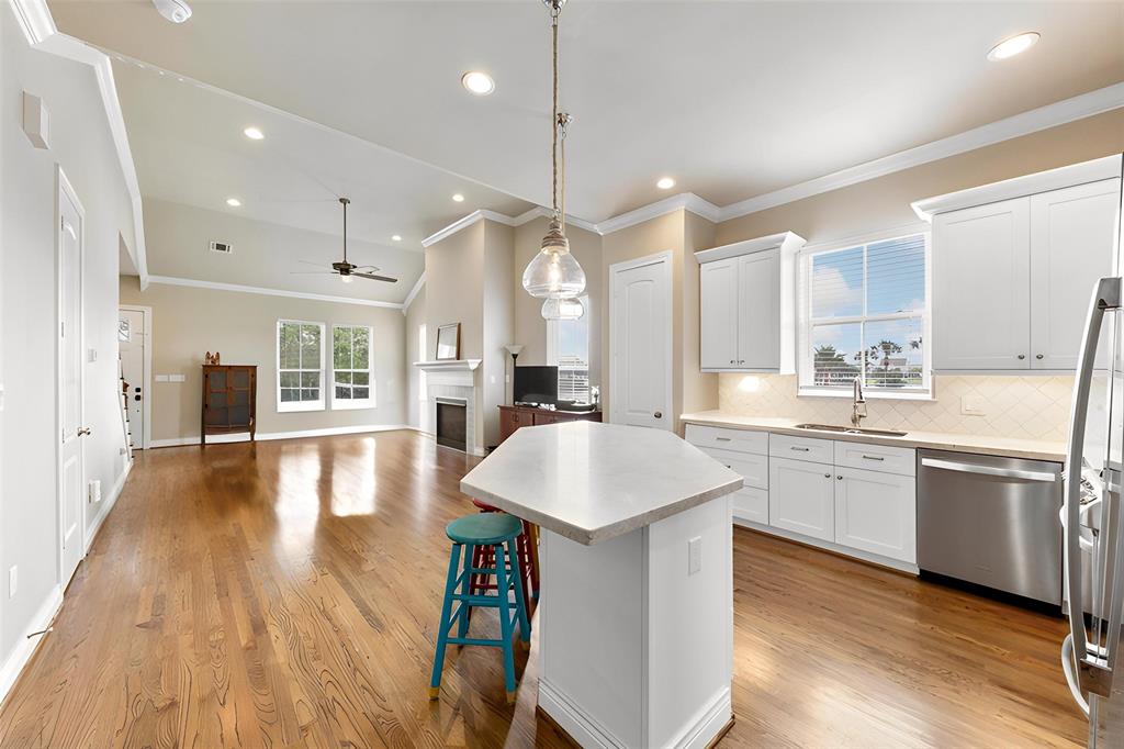 6 Compass Circle, Galveston, Texas image 8