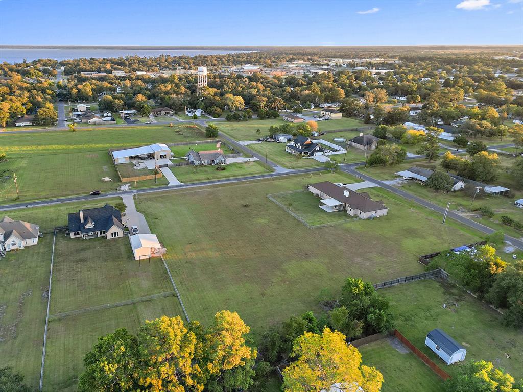 Tinkler Street, Anahuac, Texas image 9