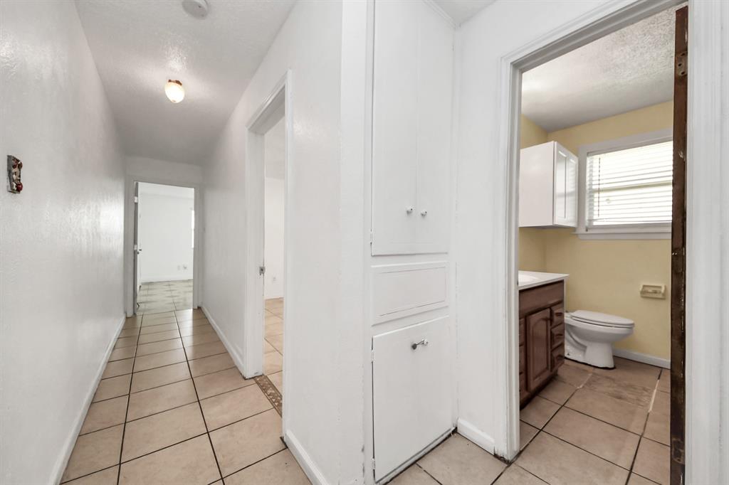 310 Harold Lane, Baytown, Texas image 18