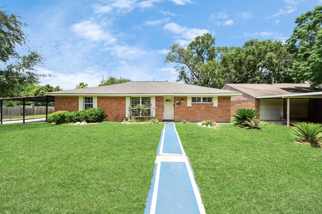 310 Harold Lane, Baytown, Texas image 1