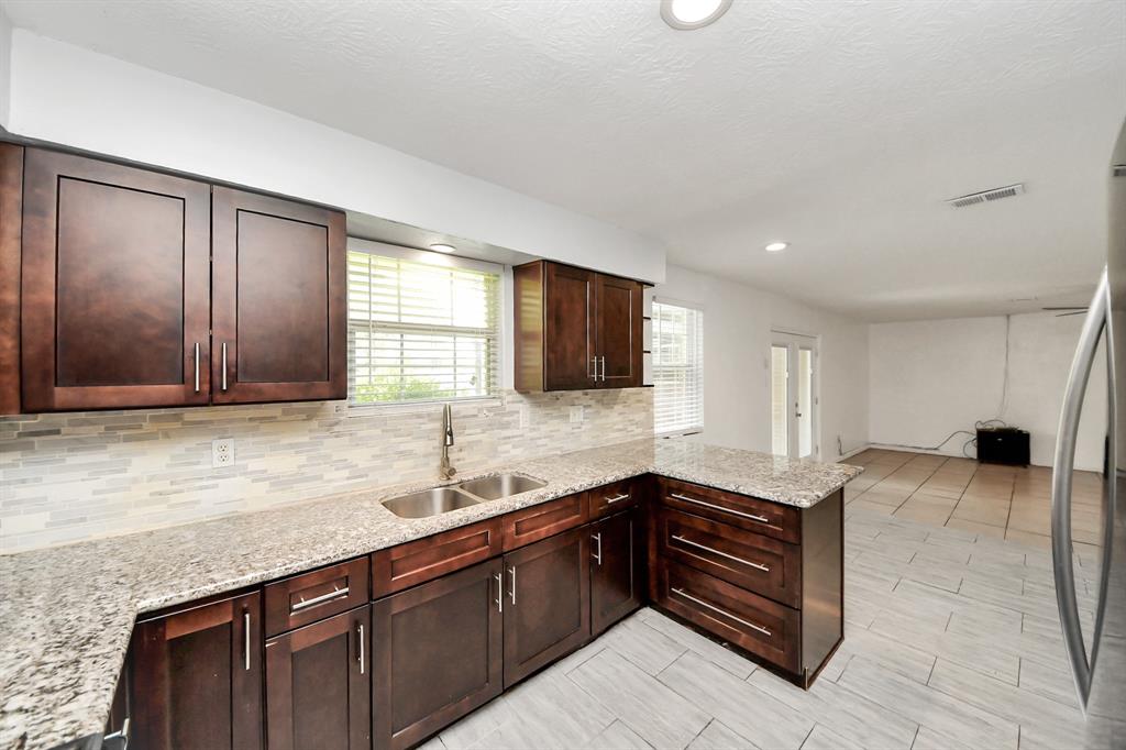 310 Harold Lane, Baytown, Texas image 10