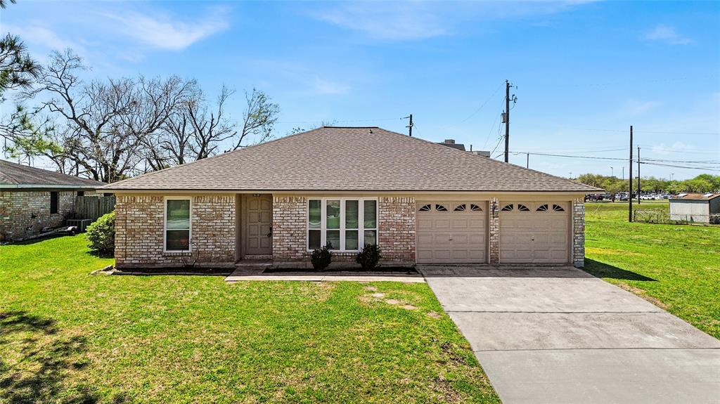 130 Oleander Street, Lake Jackson, Texas image 6