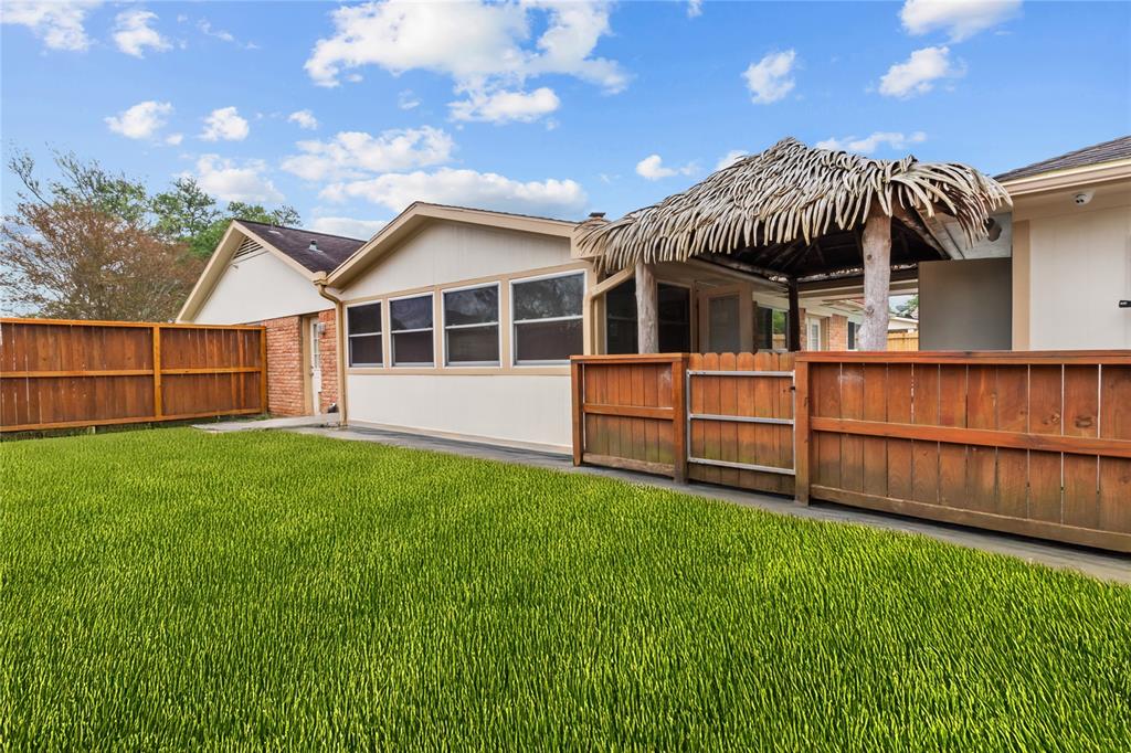 2209 Hialeah Drive, Seabrook, Texas image 18