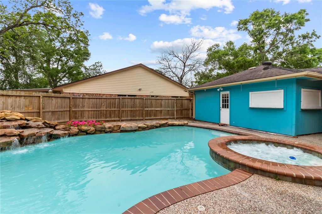 2209 Hialeah Drive, Seabrook, Texas image 21