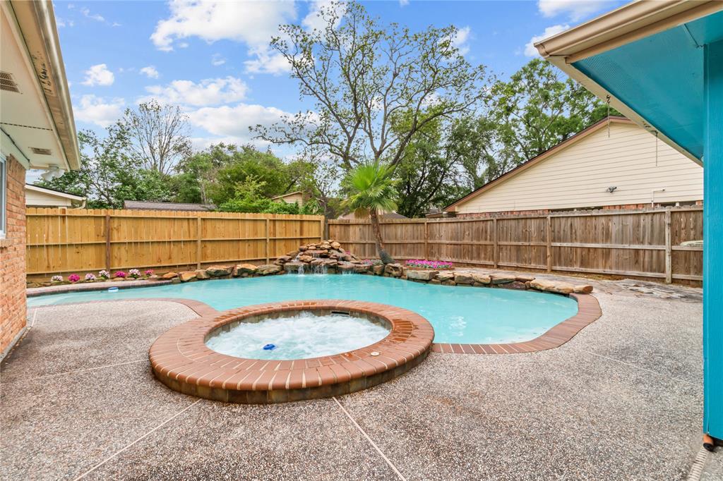 2209 Hialeah Drive, Seabrook, Texas image 19