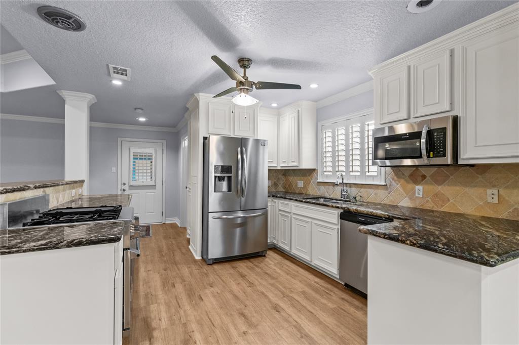 2209 Hialeah Drive, Seabrook, Texas image 5