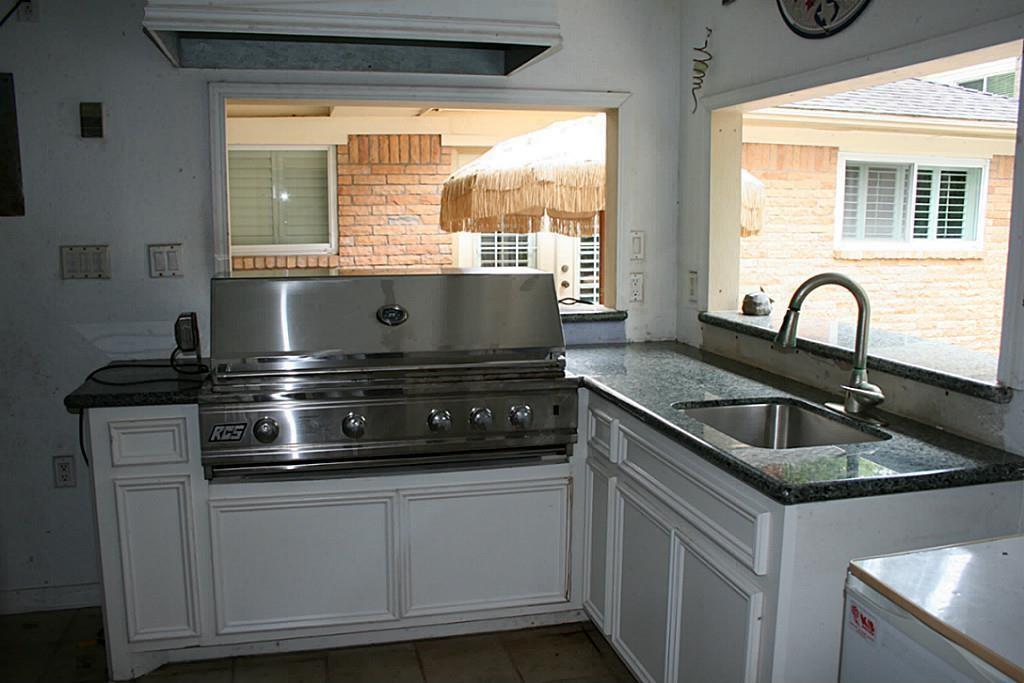 2209 Hialeah Drive, Seabrook, Texas image 22