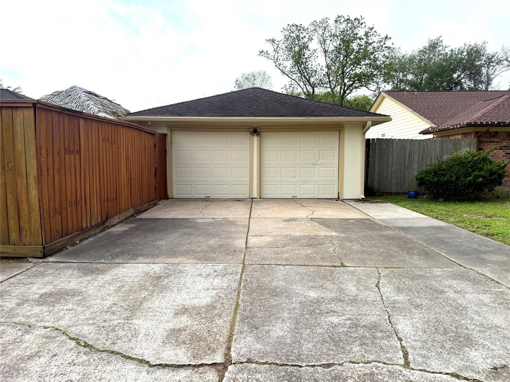 2209 Hialeah Drive, Seabrook, Texas image 25