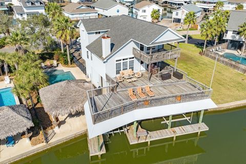 Photo of 1319 Coral Way Way, Tiki Island, TX 77554 (MLS # 25895008)