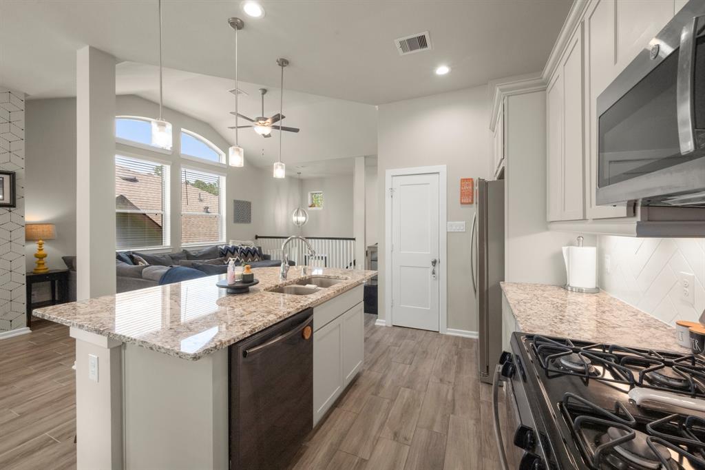 255 S Spotted Fern Drive, Montgomery, Texas image 12