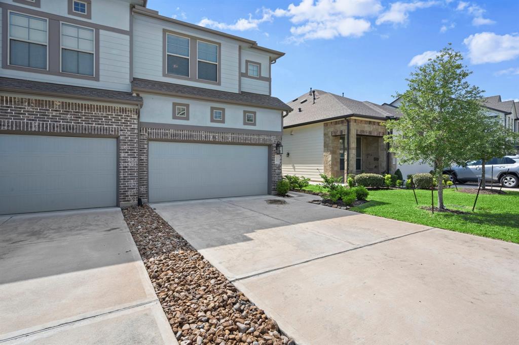 255 S Spotted Fern Drive, Montgomery, Texas image 2