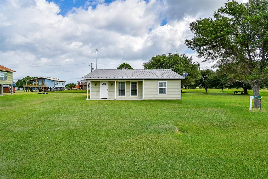 880 Swallow Drive