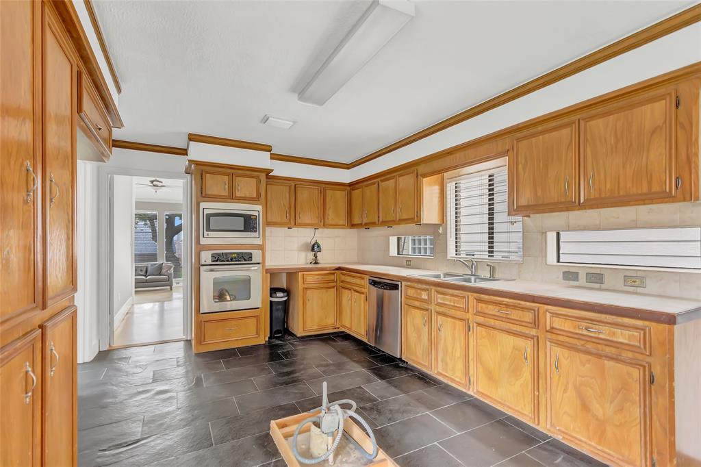 20134 Atascocita Shores Drive, Humble, Texas image 16