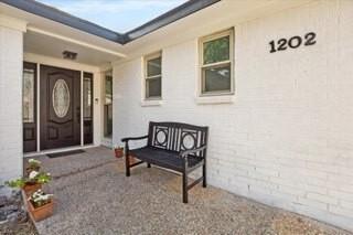 1202 Walnut Bend Lane