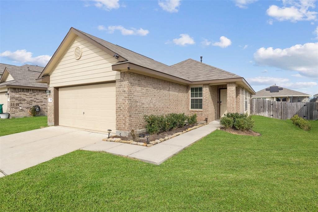 11064 N Lake Mist Lane, Willis, Texas image 3