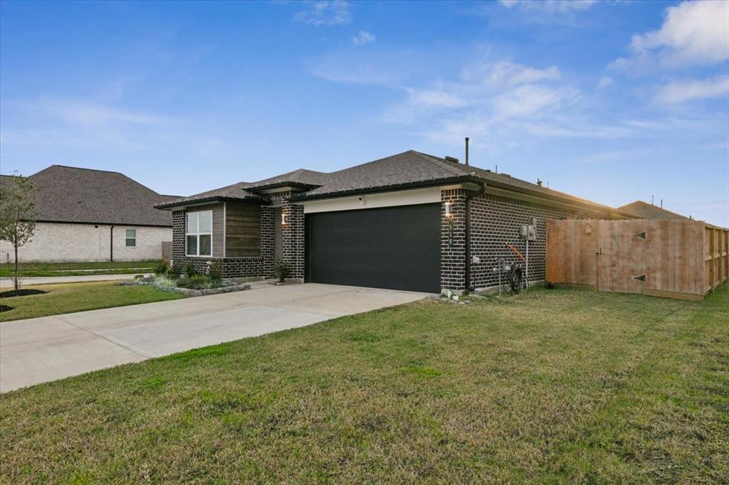 518 Rain Cloud Drive, Baytown, Texas image 27