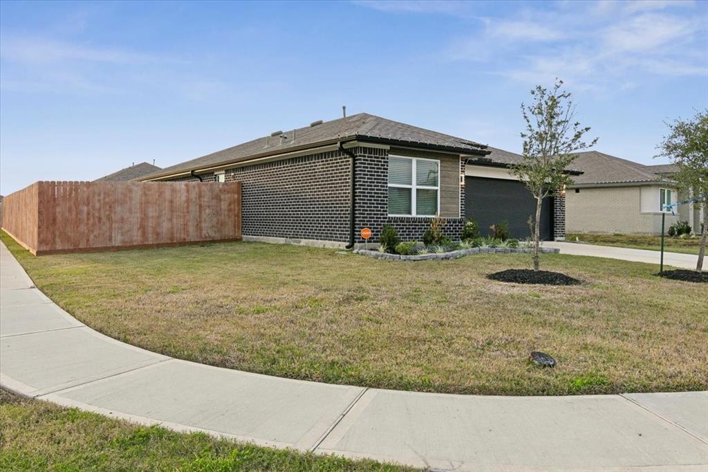 518 Rain Cloud Drive, Baytown, Texas image 2