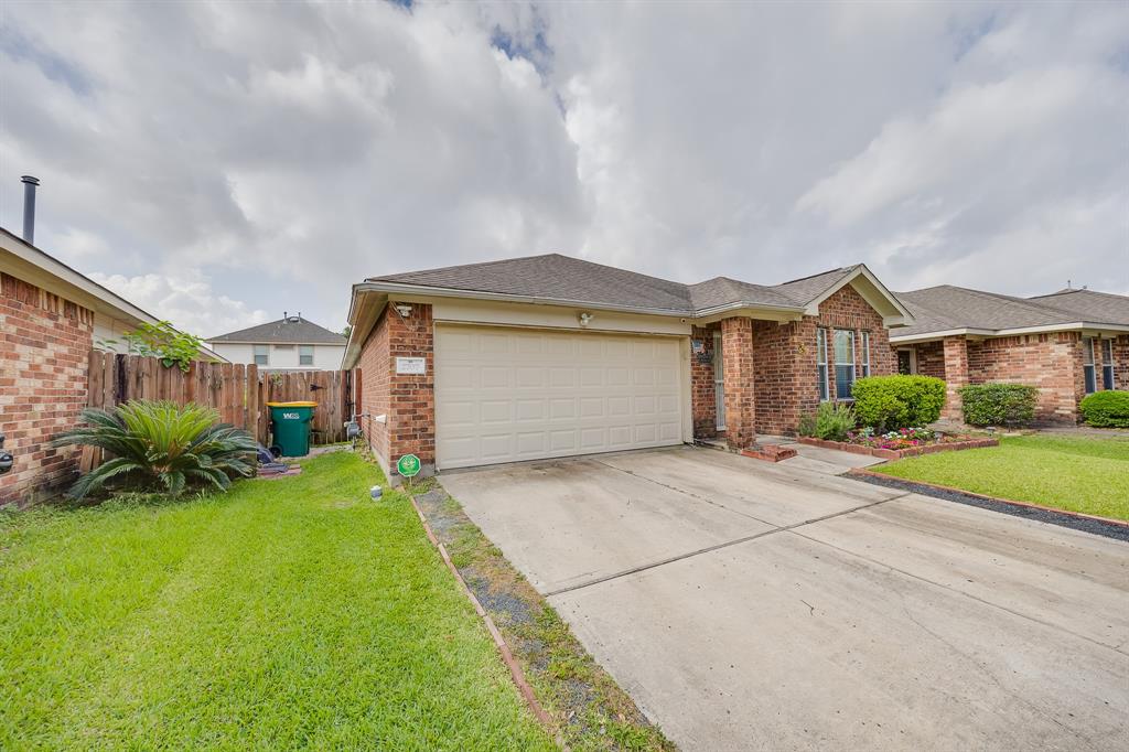 2707 Trementina Drive, Houston, Texas image 3