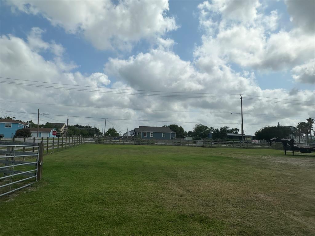 844 17th Street, Dickinson, Texas image 2