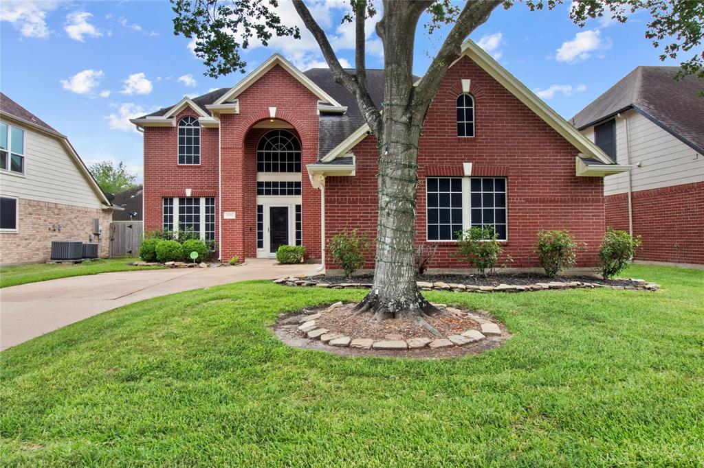 10902 Spruce Drive N