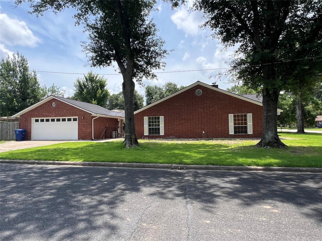 101 Willowbend Street, Huntsville, Texas image 3