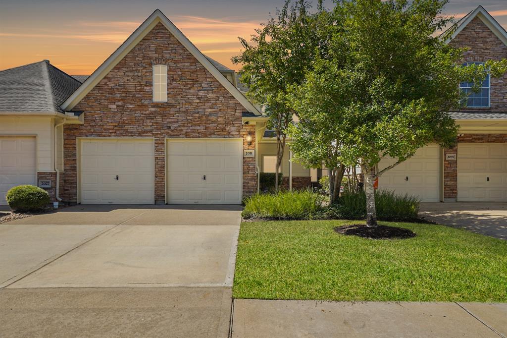 2031 Ridge Wood Lane, Sugar Land, Texas image 1