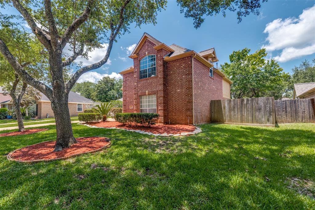 8106 Meadow Pond Drive, Missouri City, Texas image 2