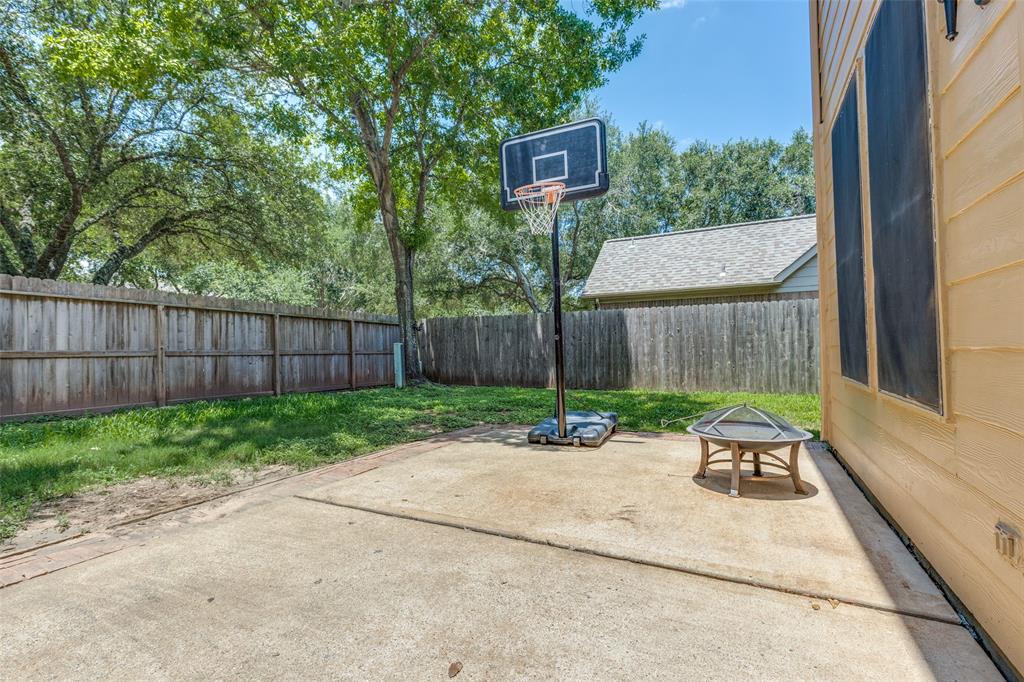 8106 Meadow Pond Drive, Missouri City, Texas image 33