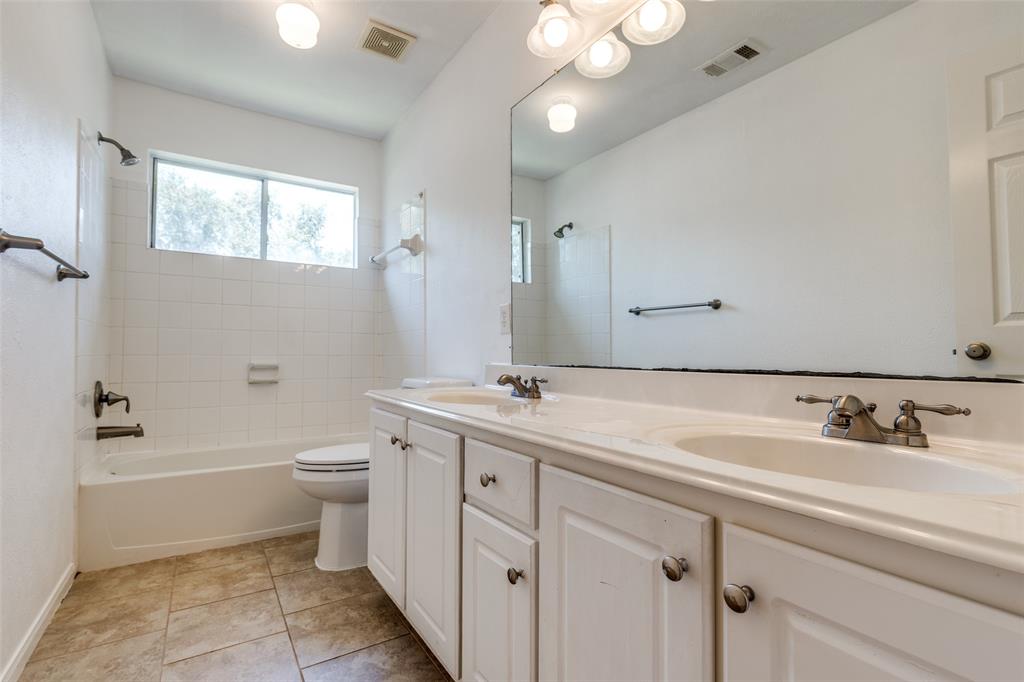 8106 Meadow Pond Drive, Missouri City, Texas image 32