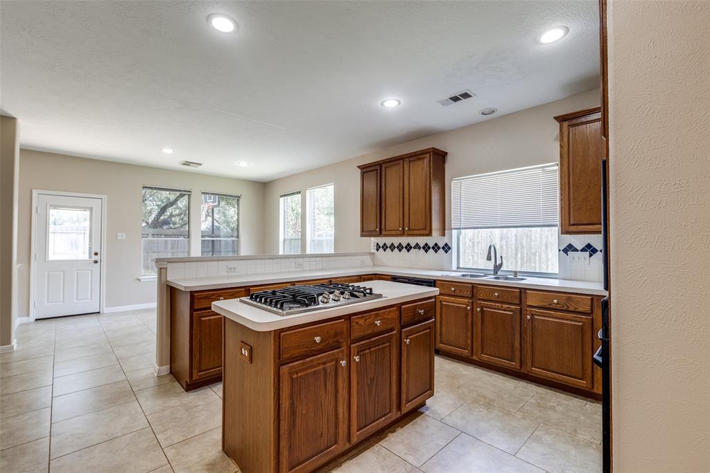 8106 Meadow Pond Drive, Missouri City, Texas image 15