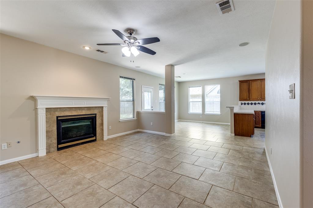 8106 Meadow Pond Drive, Missouri City, Texas image 8