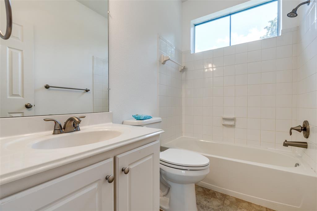 8106 Meadow Pond Drive, Missouri City, Texas image 20