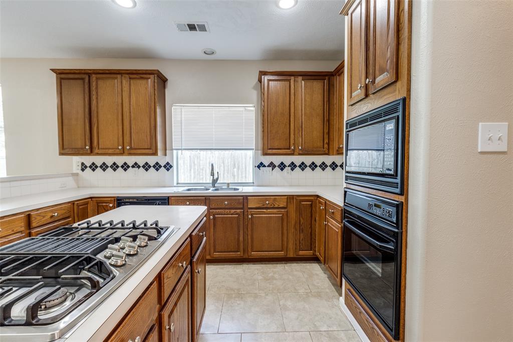 8106 Meadow Pond Drive, Missouri City, Texas image 14