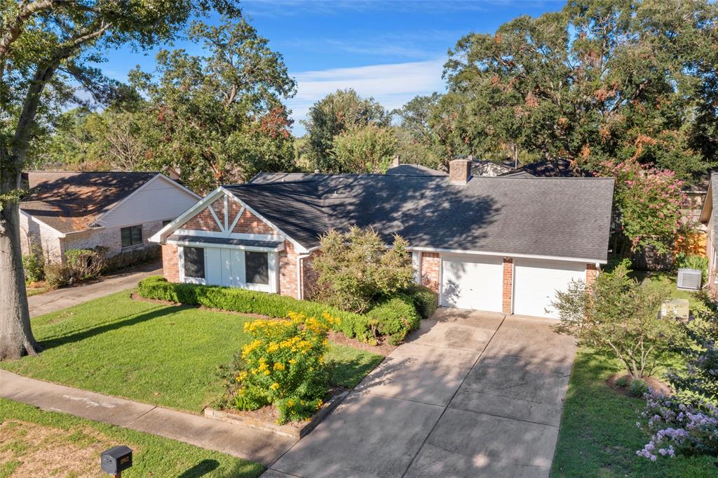 11902 N Petersham Drive, Houston, Texas image 8