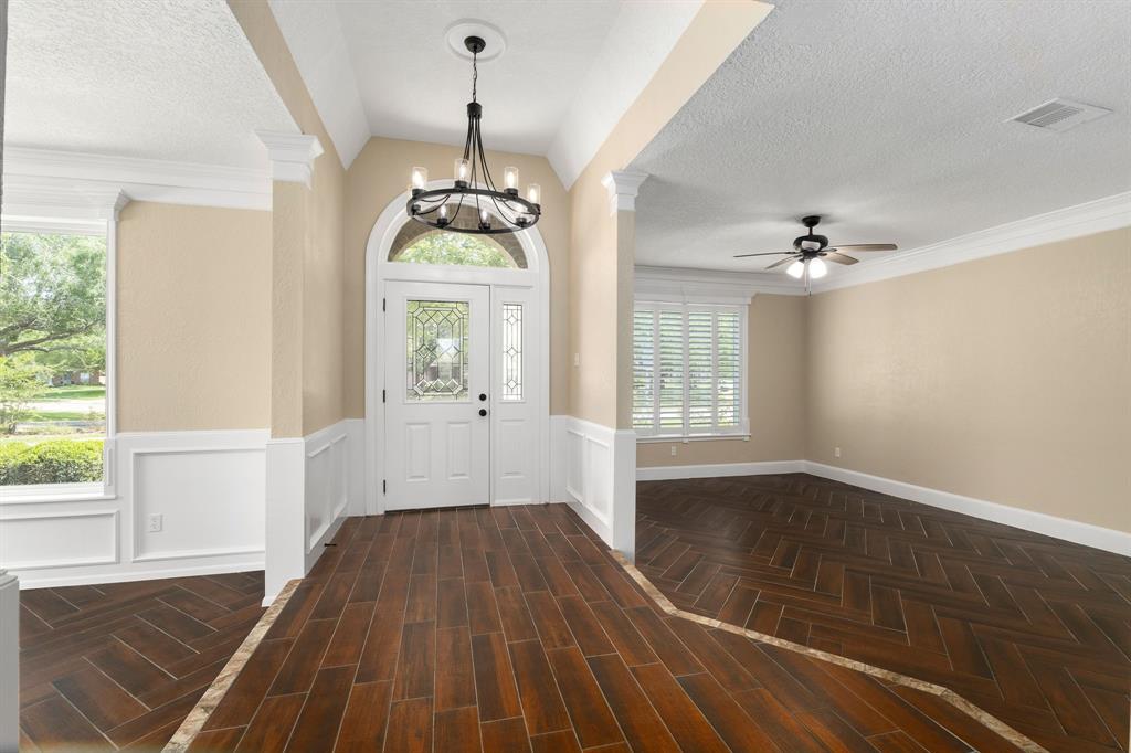 30 Colony Square, Angleton, Texas image 2