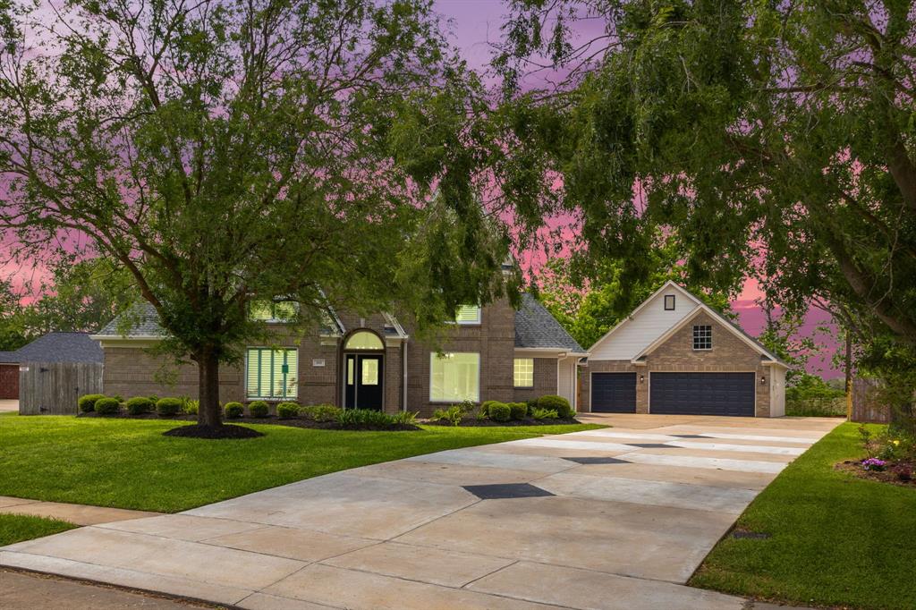 30 Colony Square, Angleton, Texas image 1