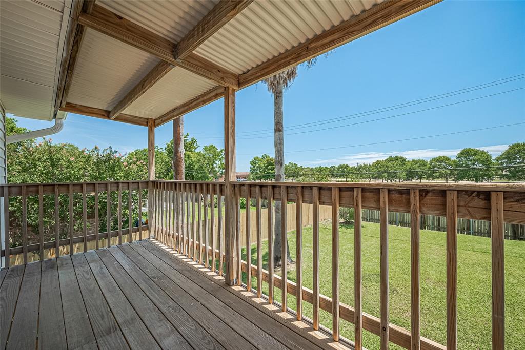 413 E Castle Harbour Drive, Friendswood, Texas image 42