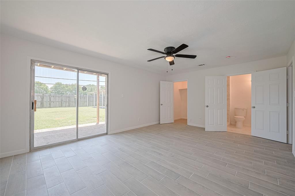 413 E Castle Harbour Drive, Friendswood, Texas image 22