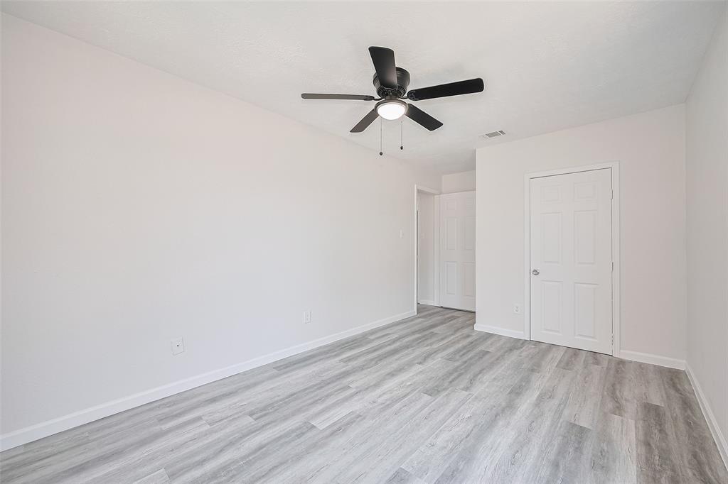 413 E Castle Harbour Drive, Friendswood, Texas image 37