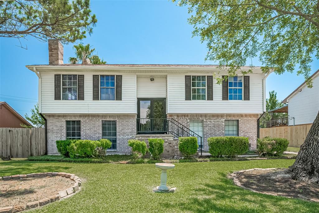 413 E Castle Harbour Drive, Friendswood, Texas image 1