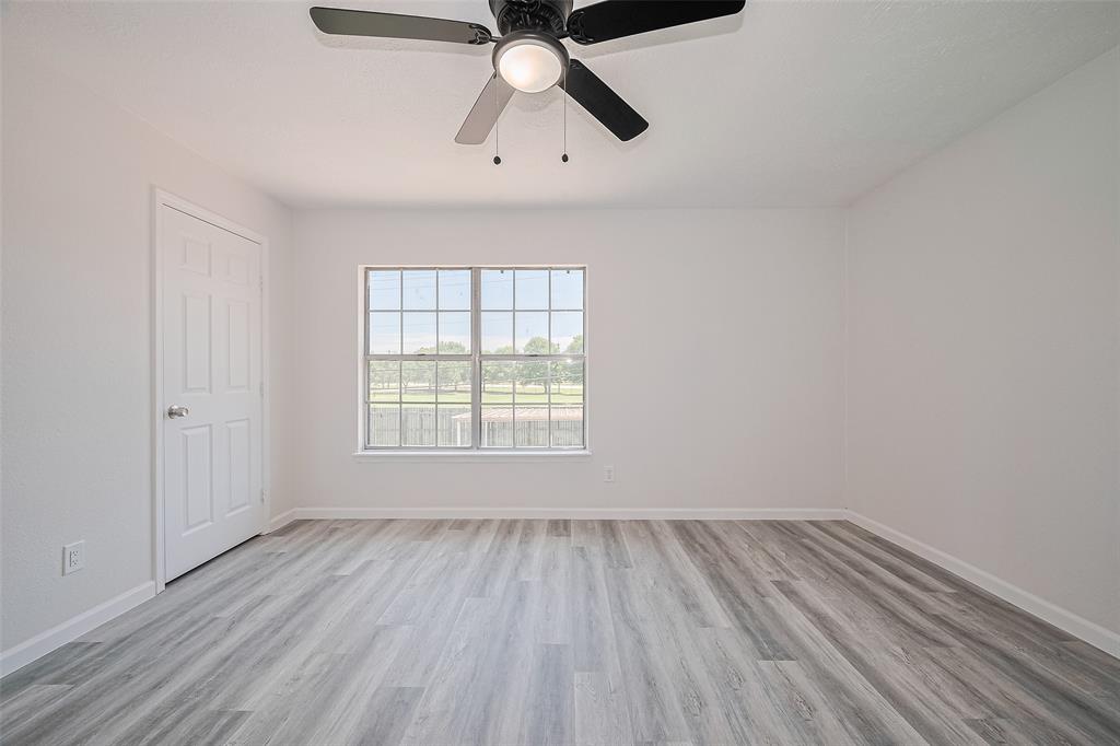413 E Castle Harbour Drive, Friendswood, Texas image 34