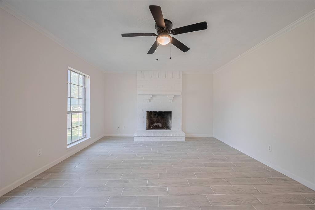 413 E Castle Harbour Drive, Friendswood, Texas image 9
