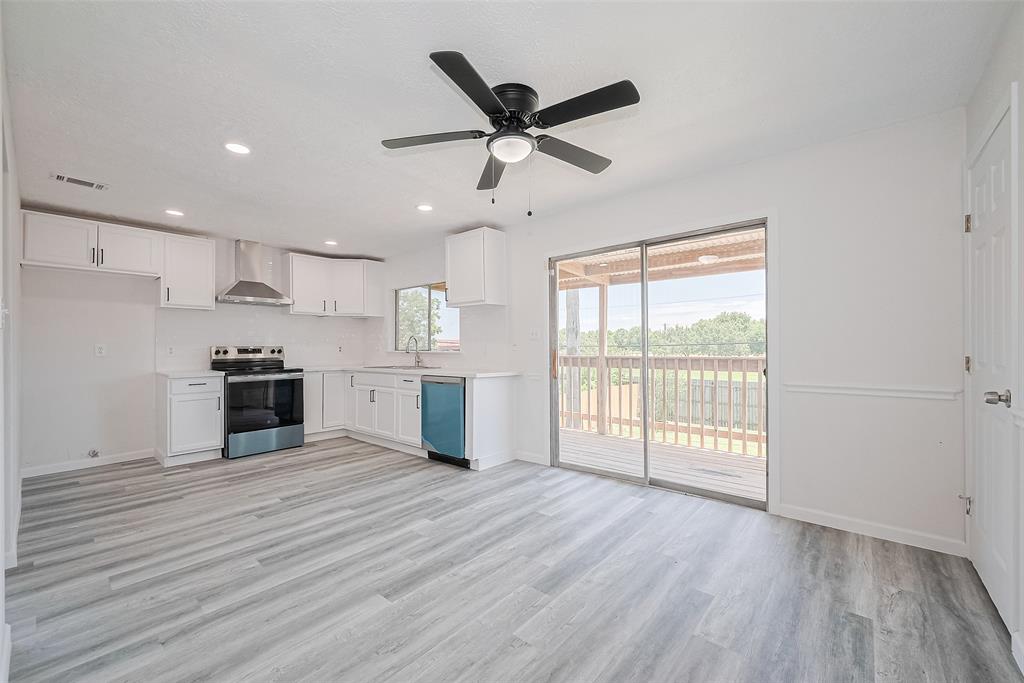 413 E Castle Harbour Drive, Friendswood, Texas image 18