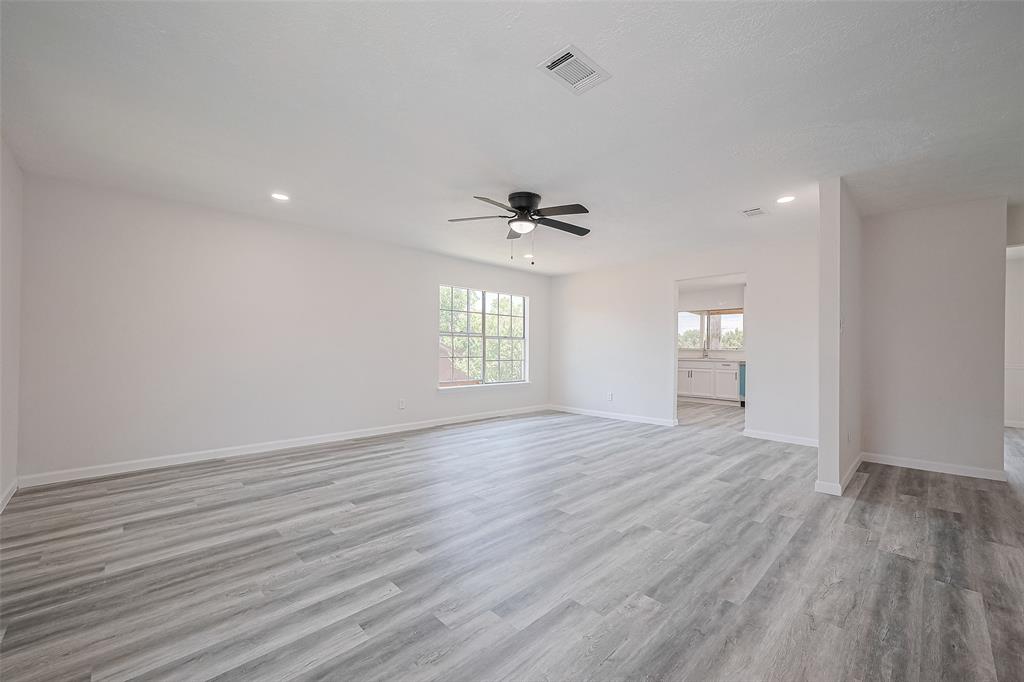 413 E Castle Harbour Drive, Friendswood, Texas image 10