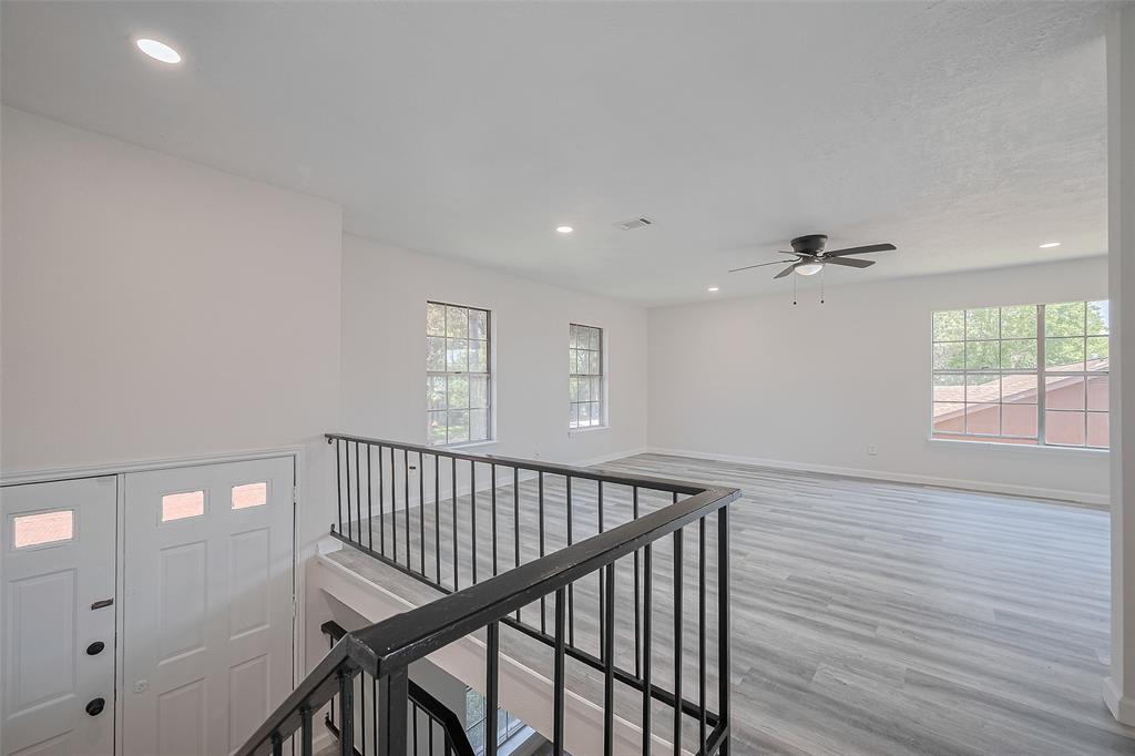 413 E Castle Harbour Drive, Friendswood, Texas image 27