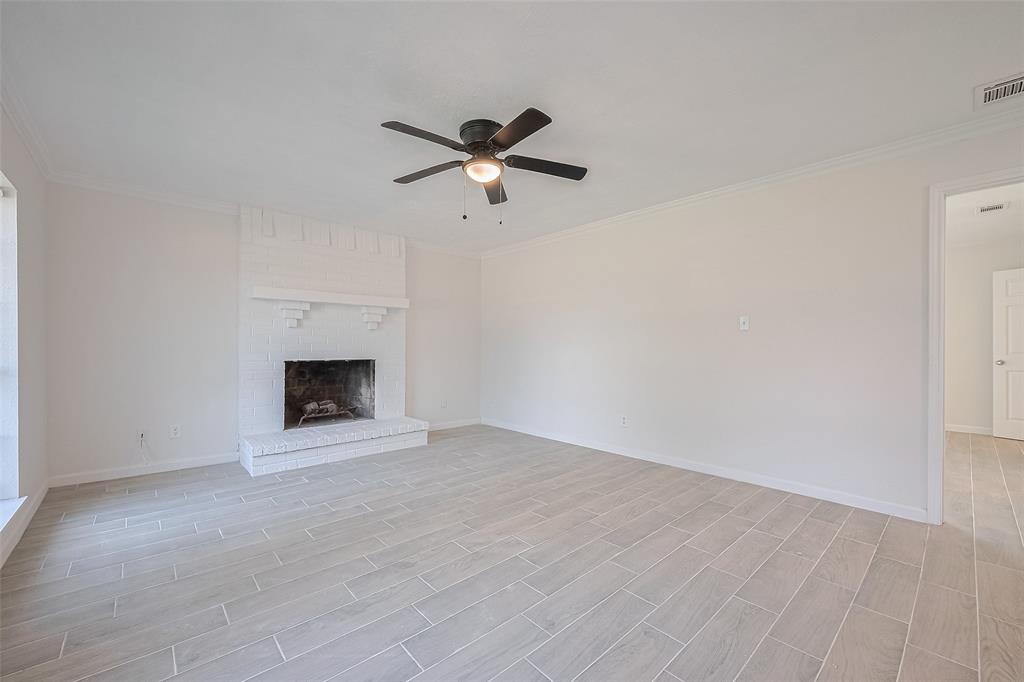 413 E Castle Harbour Drive, Friendswood, Texas image 7