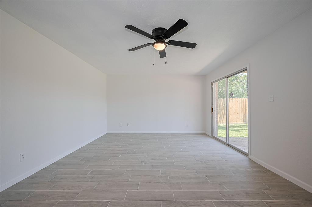 413 E Castle Harbour Drive, Friendswood, Texas image 24
