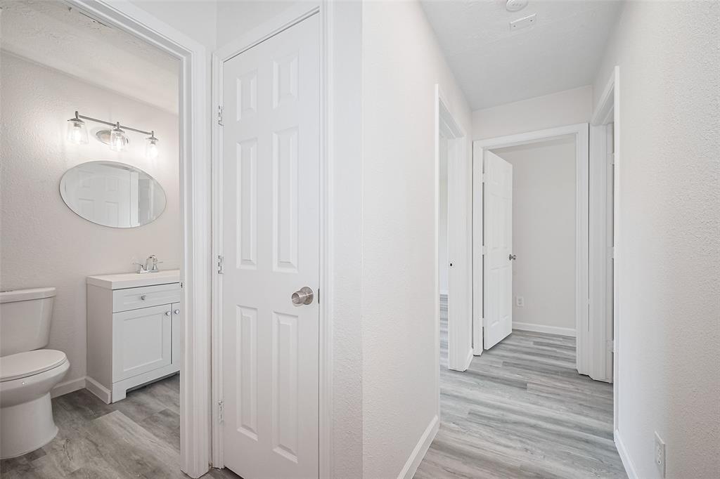 413 E Castle Harbour Drive, Friendswood, Texas image 28