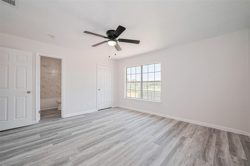 413 E Castle Harbour Drive, Friendswood, Texas image 33
