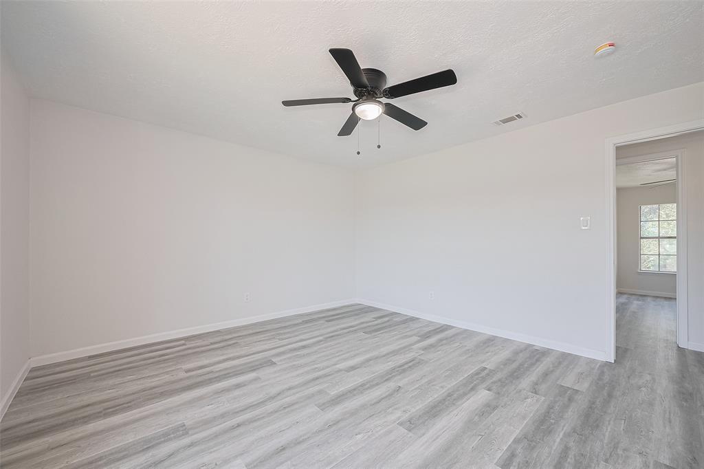413 E Castle Harbour Drive, Friendswood, Texas image 31